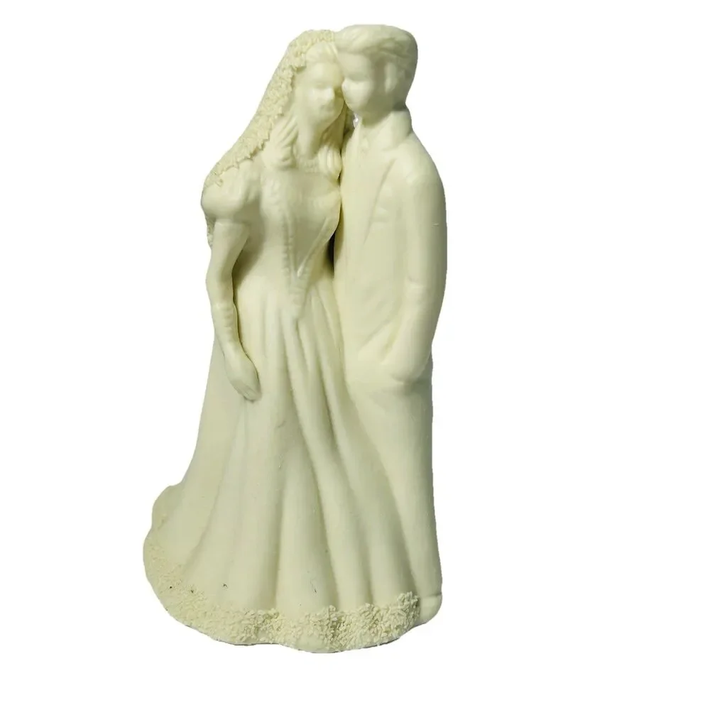 Vintage Bride and Groom Figurine Wedding Cake Topper Cream 4.25” C